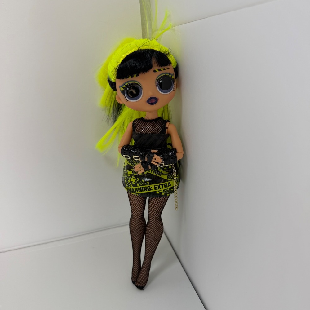LOL Surprise OMG Remix Bhad Gurl Fashion Doll Neon Yellow Black Hair X-0012
